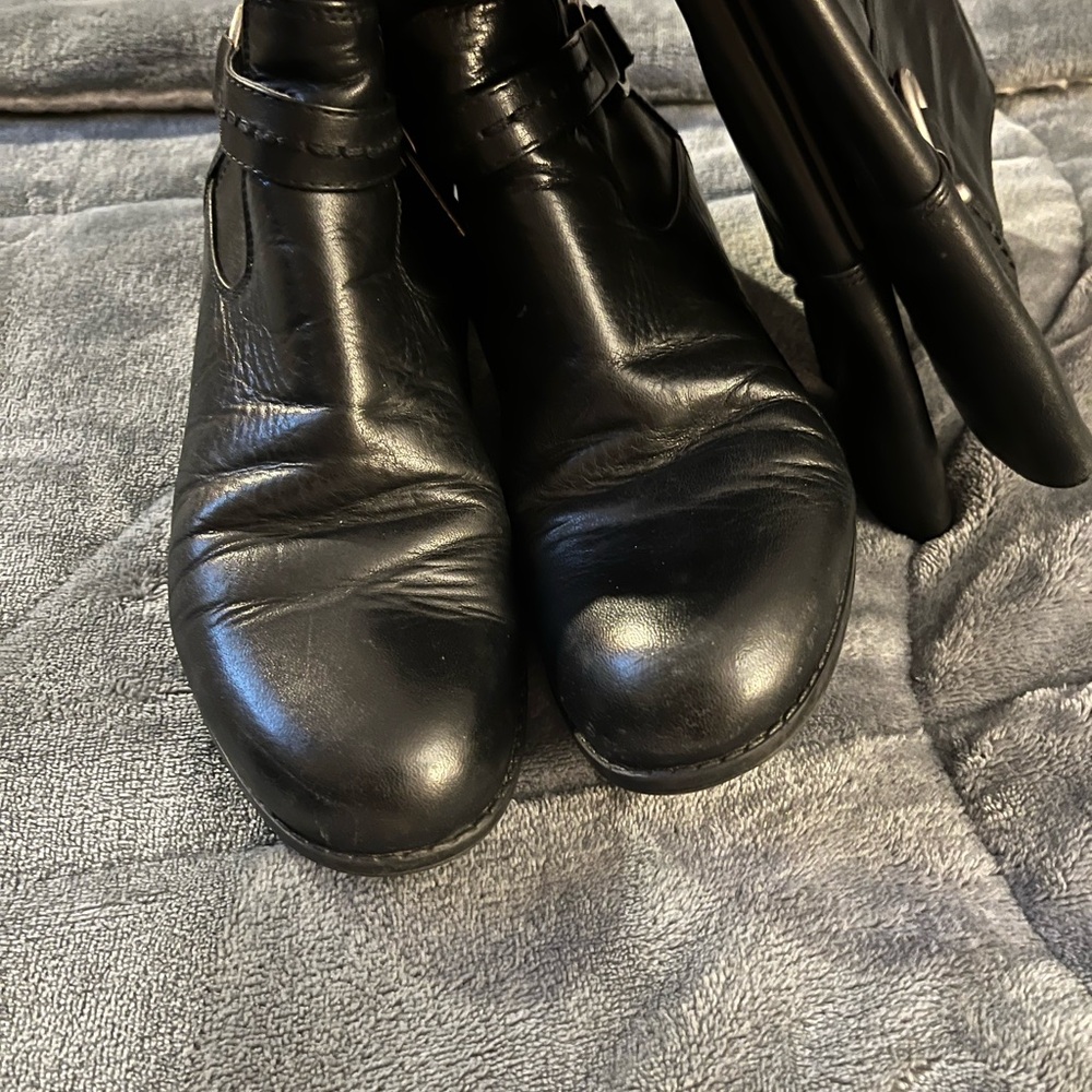 Bandolino Black Leather Ankle Booties